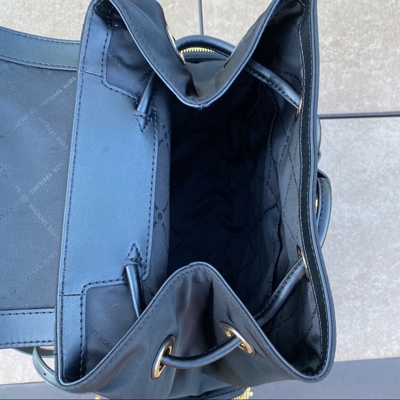 NWT Michael Kors Abbey Large Backpack - Picture 3 of 4